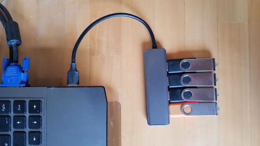 USB hub and USB pendrives used as RAID10 with my laptop